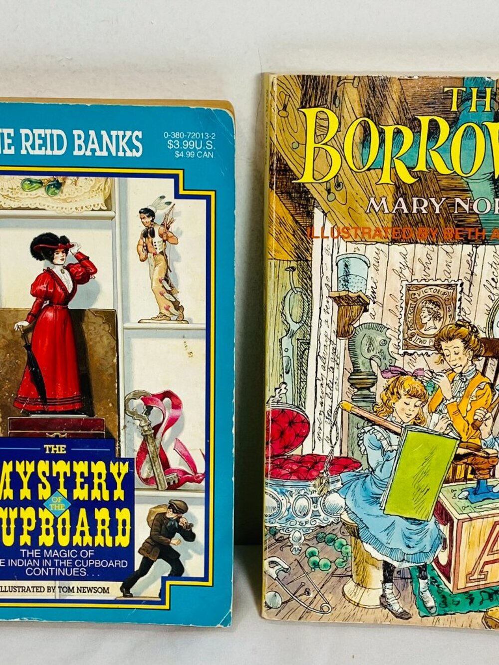 (2) VNTG Children's Books:Mystery of the Cupboard (Banks) The Borrowers (Norton)